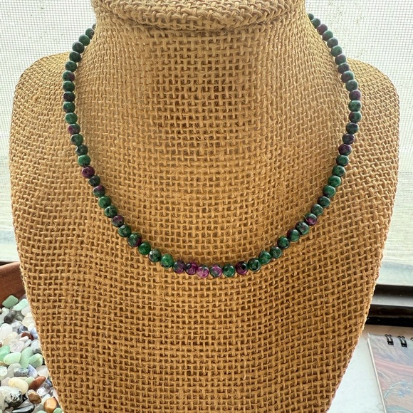 Beaded ruby zoisite choker short dainty necklace - Picture 2 of 3